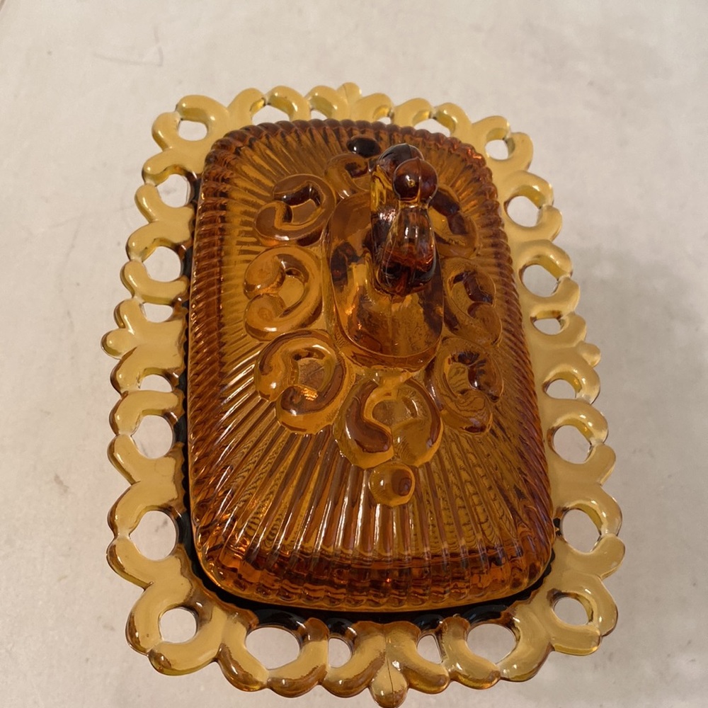 Amber glass  square pedestal  bowl with lid - Picture 5 of 10
